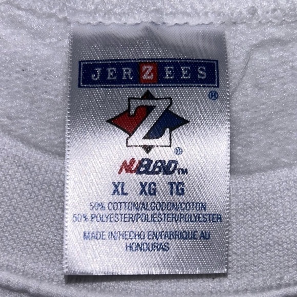 Sweatshirt Hand Stitched Floral “Merry Christmas” Long Sleeve Pull Over Fleece - Picture 3 of 10